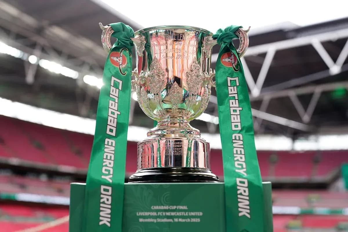 Trofeo de la Carabao Cup en el estadio Wembley