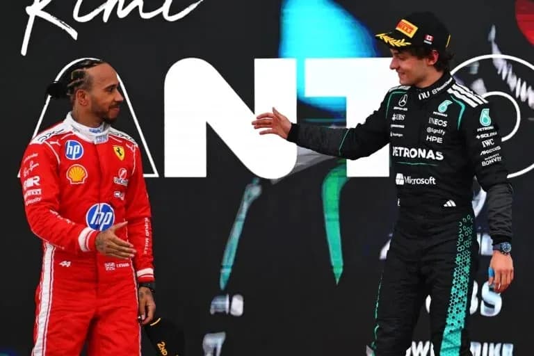 Lewis Hamilton y George Russell en ceremonia de podio