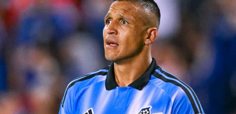 Jugador con camiseta azul de Impact Montreal en el campo