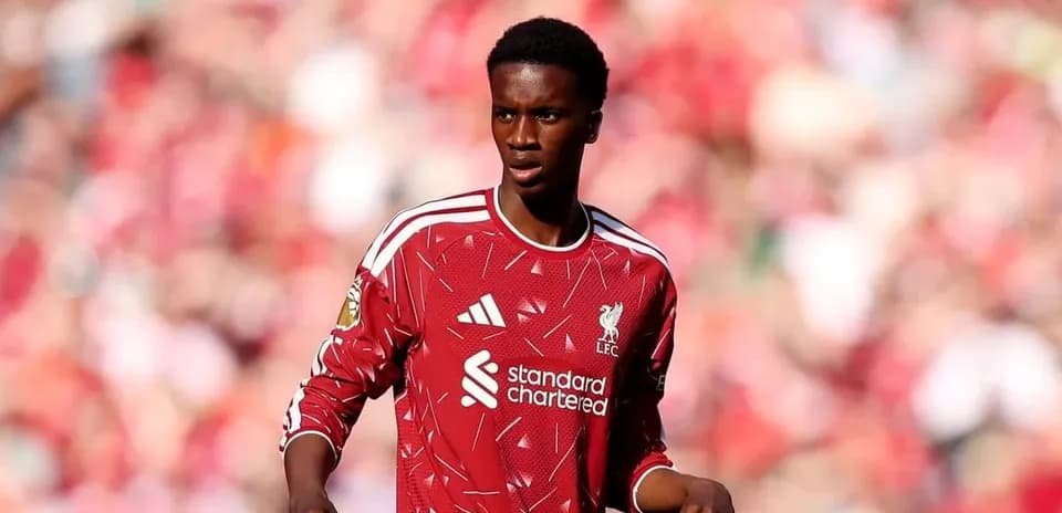 Jugador de Liverpool en acción durante un partido