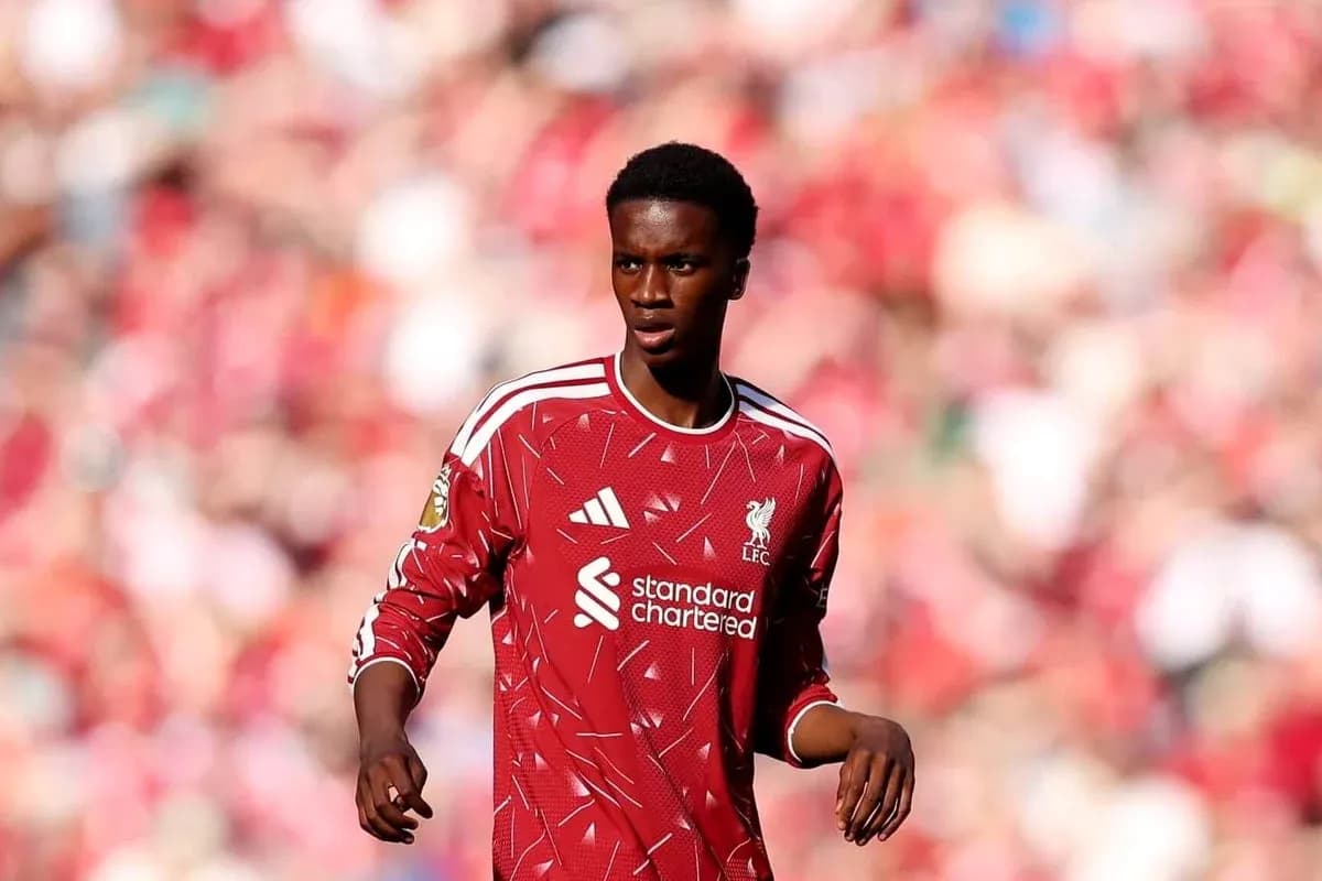 Jugador de Liverpool en acción durante un partido