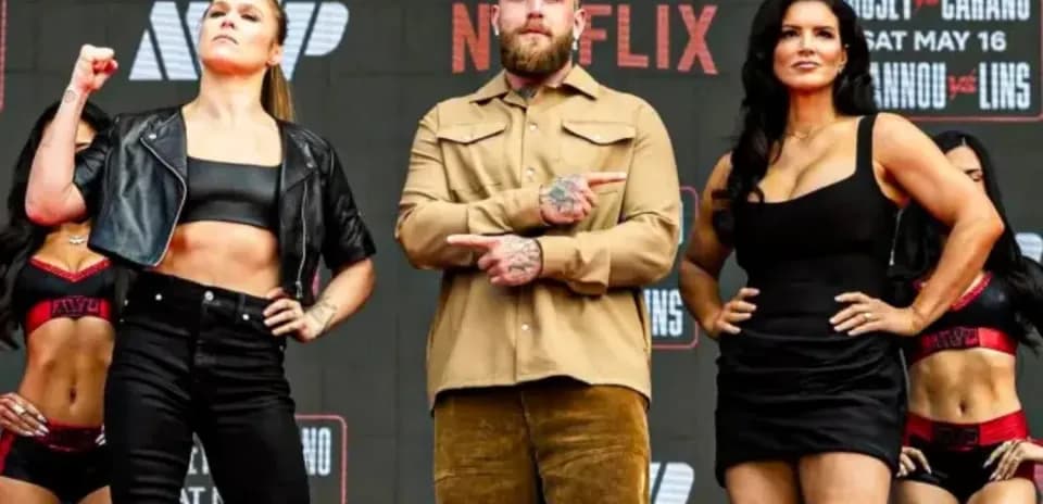 Ronda Rousey y Gina Carano en evento de pesaje