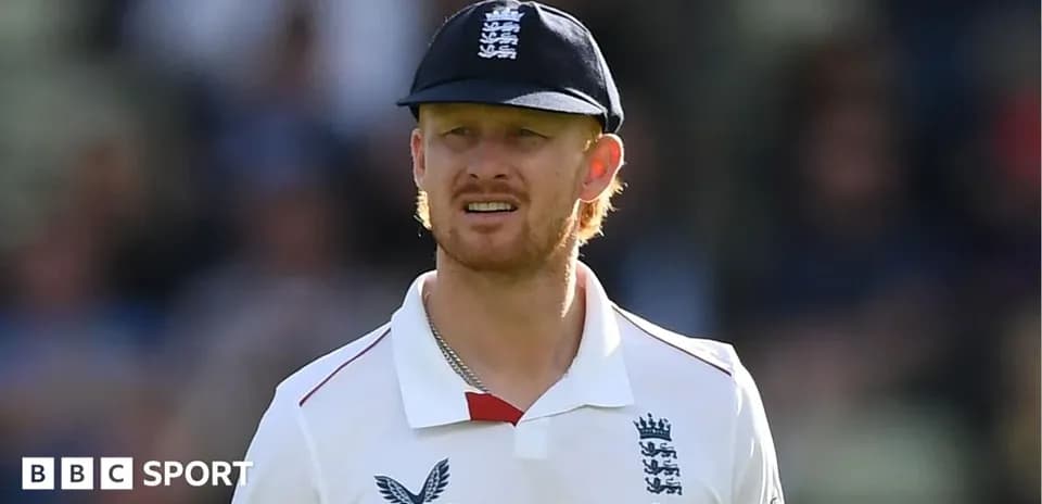 Jugador de cricket de Inglaterra en campo