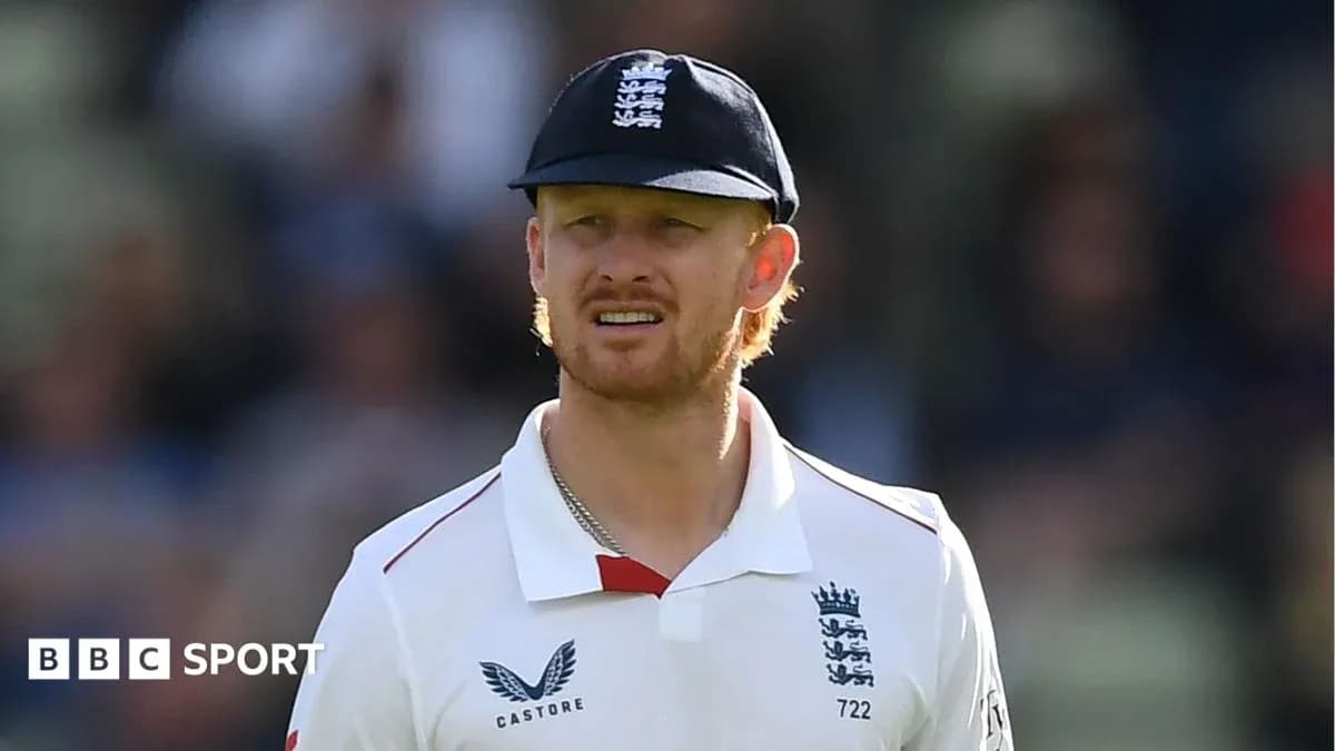 Jugador de cricket de Inglaterra en campo