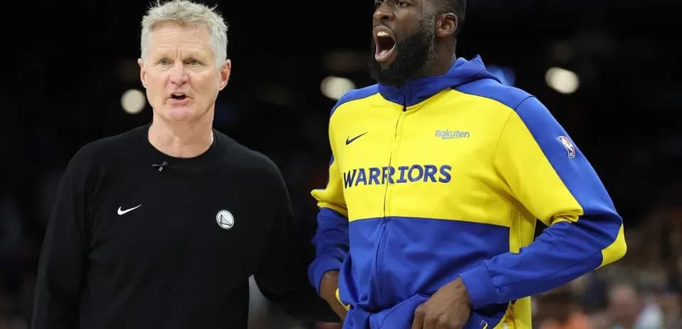 Entrenador y jugador de Warriors durante el partido