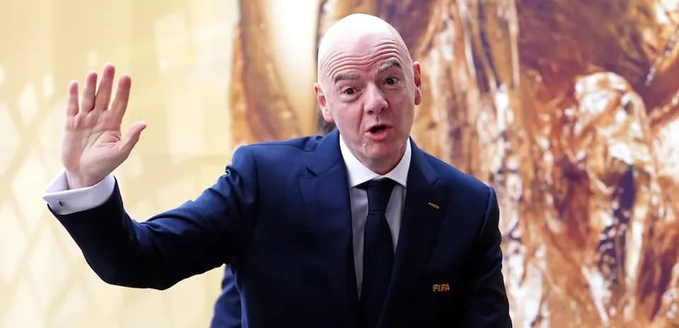 Funcionarios de FIFA hablando en evento