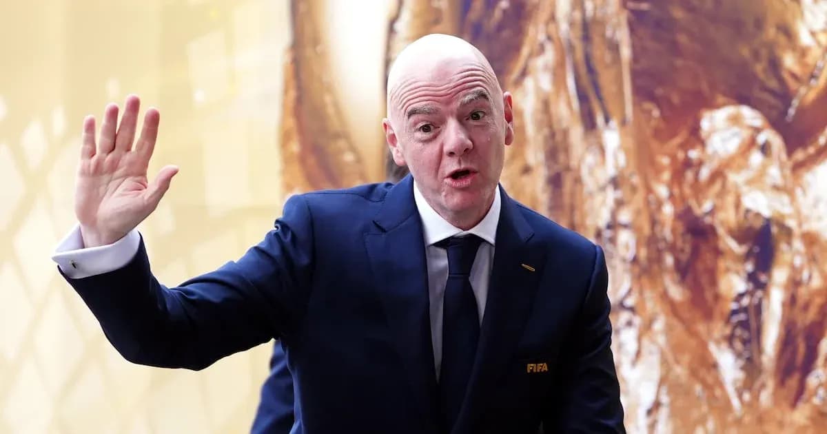 Funcionarios de FIFA hablando en evento