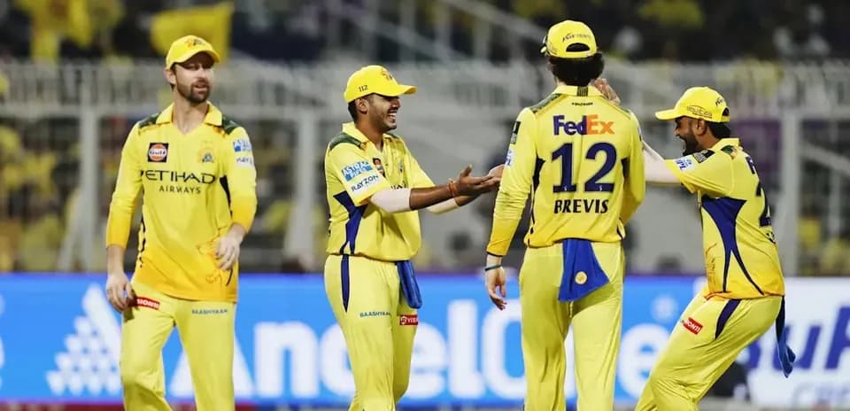 Jugadores de Chennai Super Kings celebrando un wicket