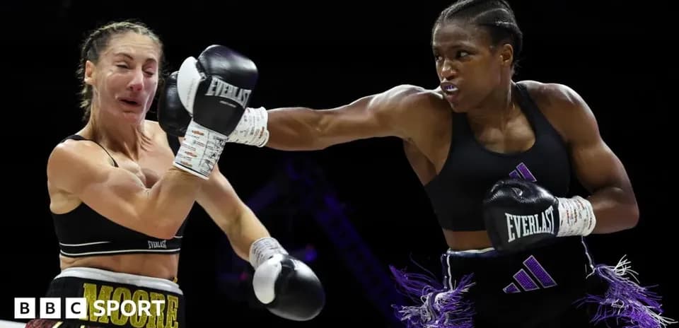 Boxeadoras en combate, un golpe en acción