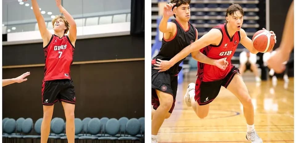 Jugadores de baloncesto en acción durante el partido