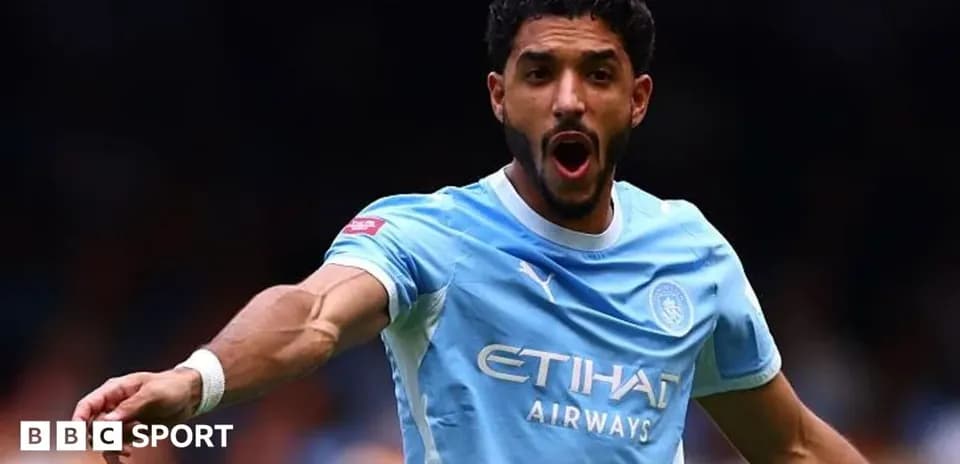 Jugador de Manchester City celebrando durante el partido