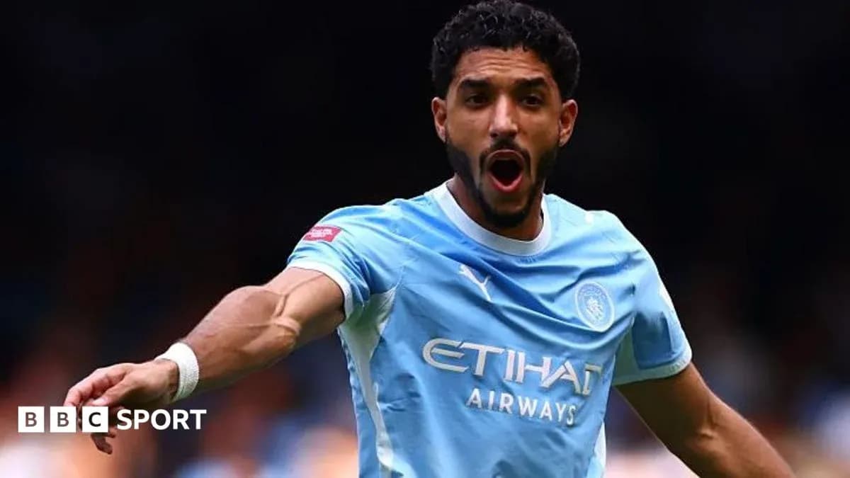 Jugador de Manchester City celebrando durante el partido