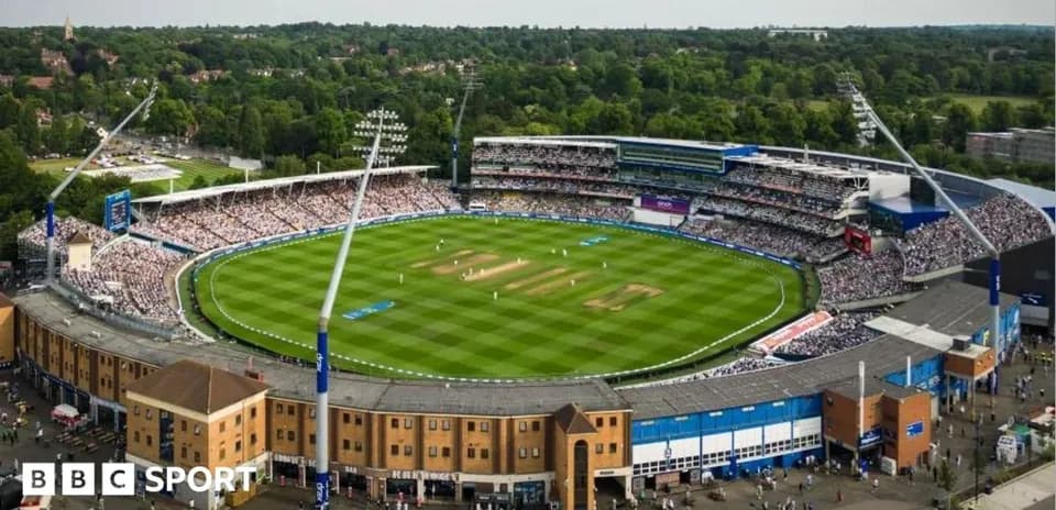 Vista aérea del estadio de cricket con espectadores