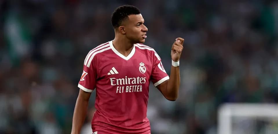 Jugador de Real Madrid gesticulando durante el partido