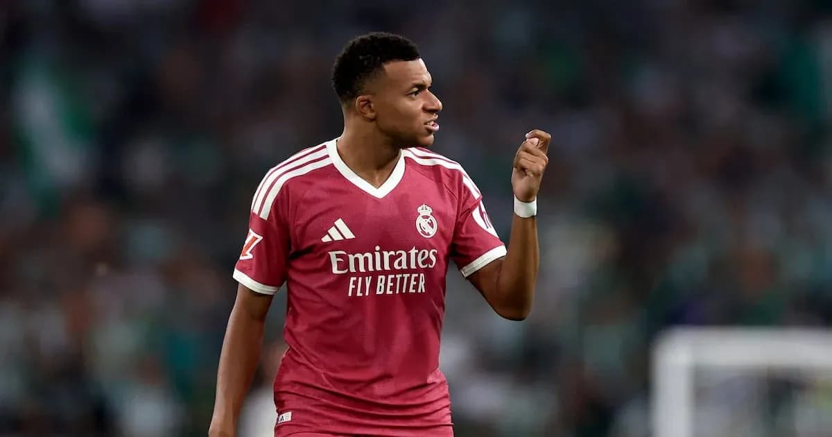 Jugador de Real Madrid gesticulando durante el partido