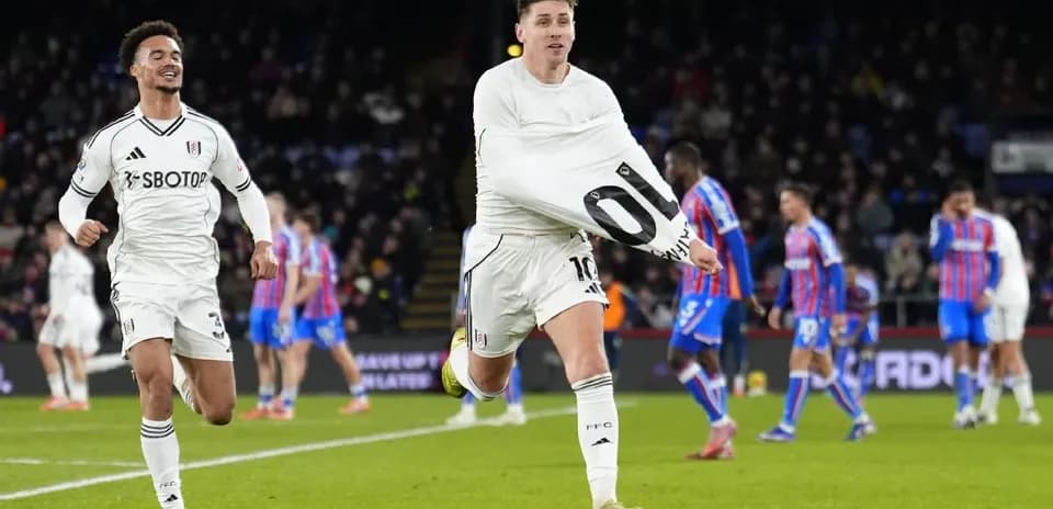 Jugador de Fulham celebrando un gol