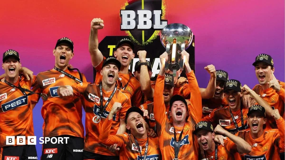 Equipo celebrando con trofeo de BBL