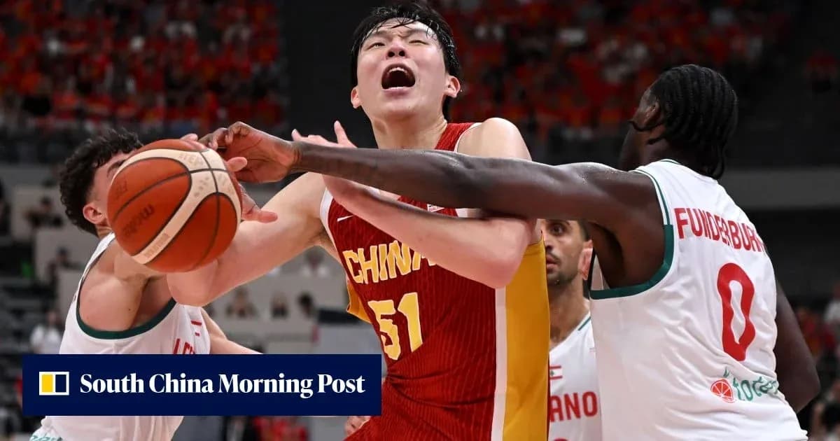 Jugador de baloncesto en acción durante un partido