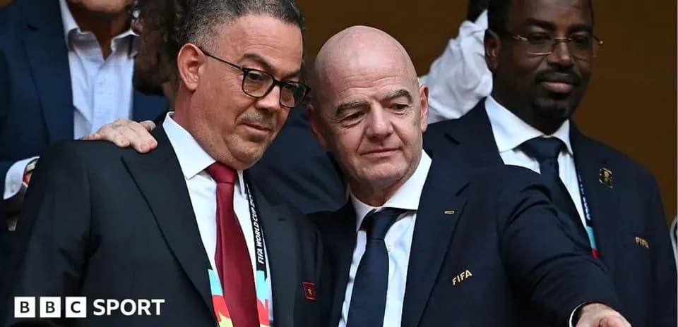 Dirigentes de FIFA observando un evento deportivo