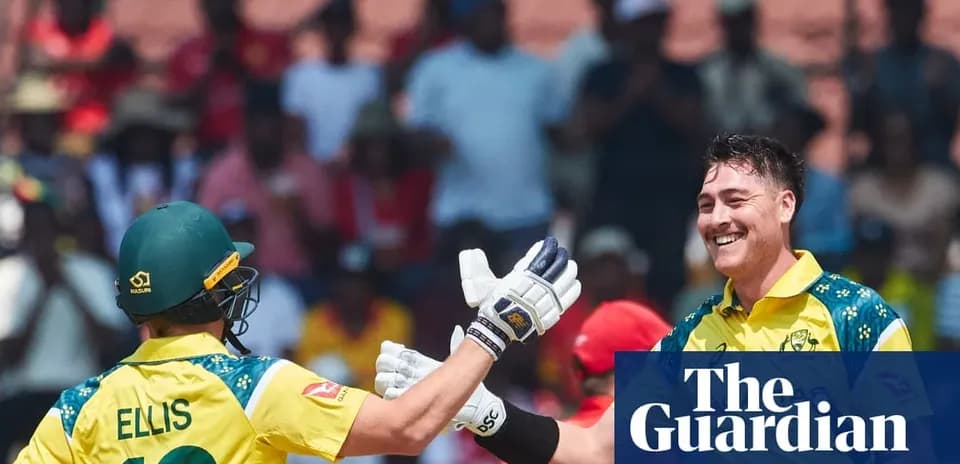 Jugadores de cricket australianos celebrando una jugada