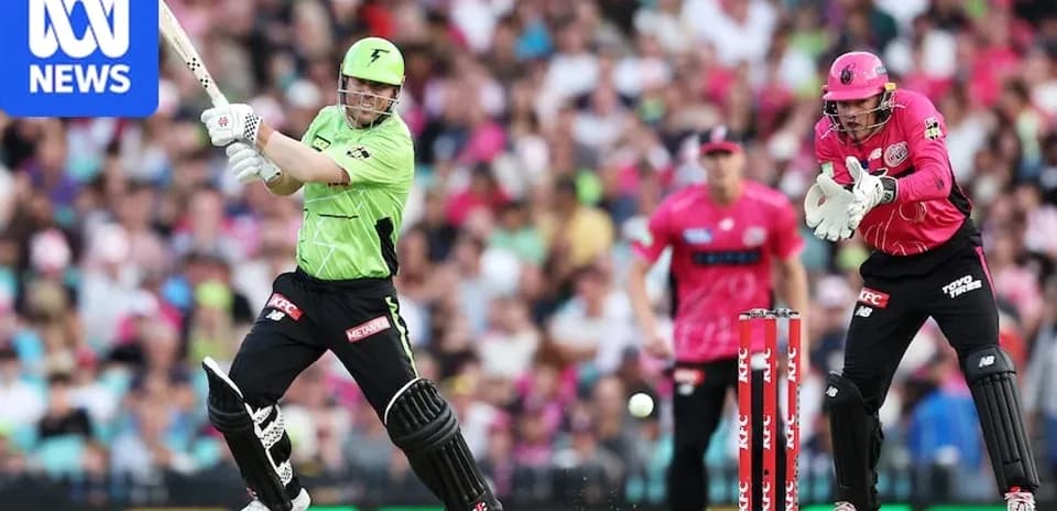 Jugador bateando durante un partido de cricket