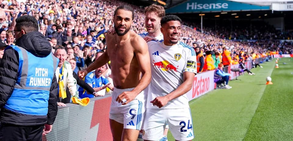 Jugadores de Leeds celebrando un gol