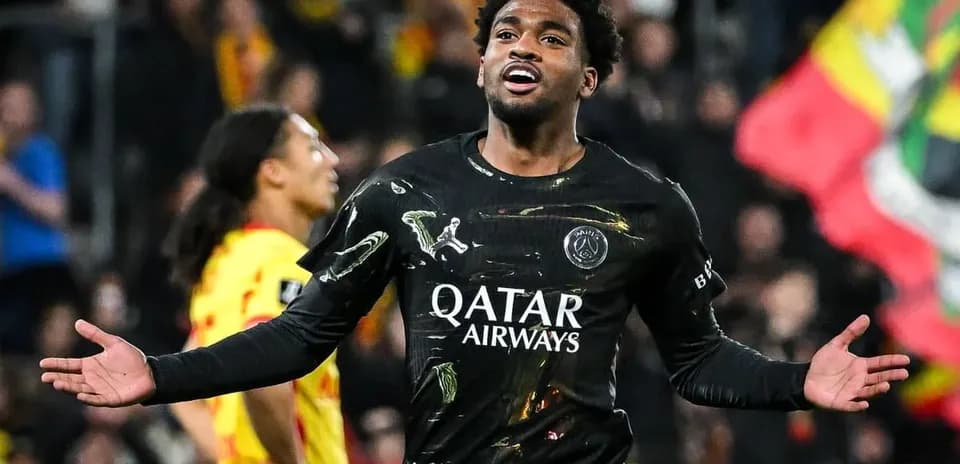 Jugador celebrando en partido de fútbol