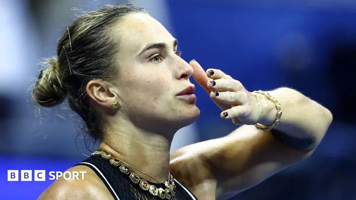 Jugadora de tenis saludando tras partido