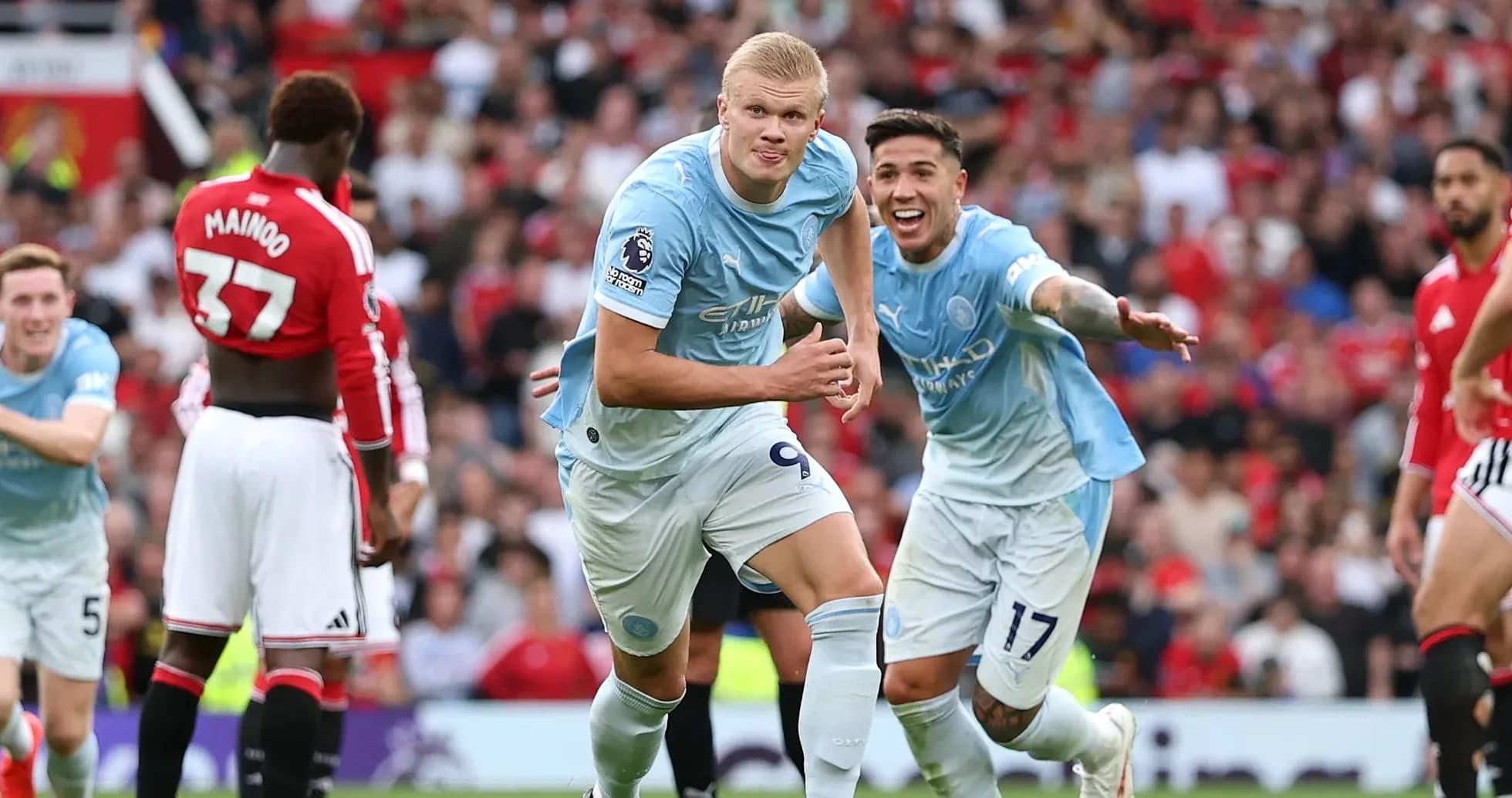 Jugadores de Manchester City celebrando un gol