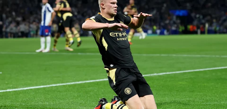 Jugador celebrando en el campo tras un gol