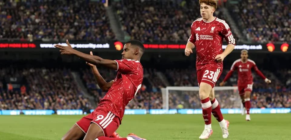 Jugador de Liverpool celebrando en el campo de juego