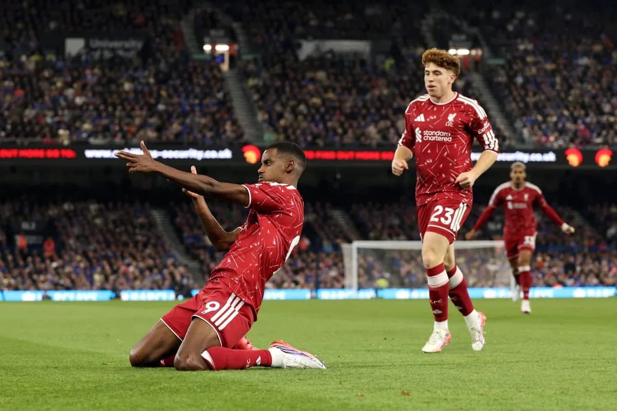 Jugador de Liverpool celebrando en el campo de juego