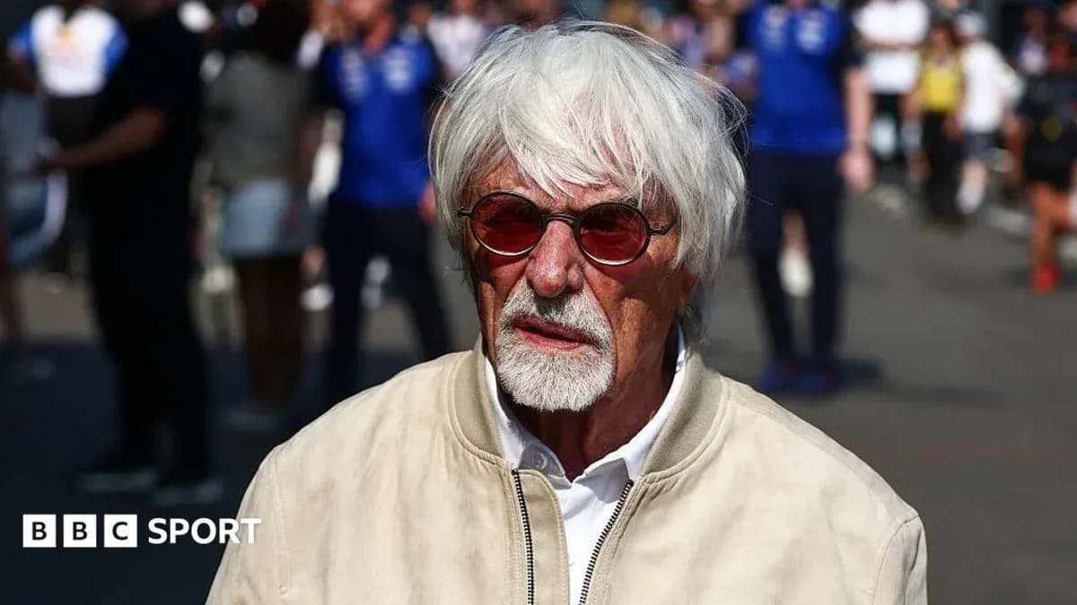 Hombre con gafas de sol en evento deportivo