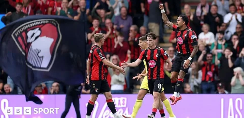 Jugadores de Bournemouth celebrando un gol en el estadio