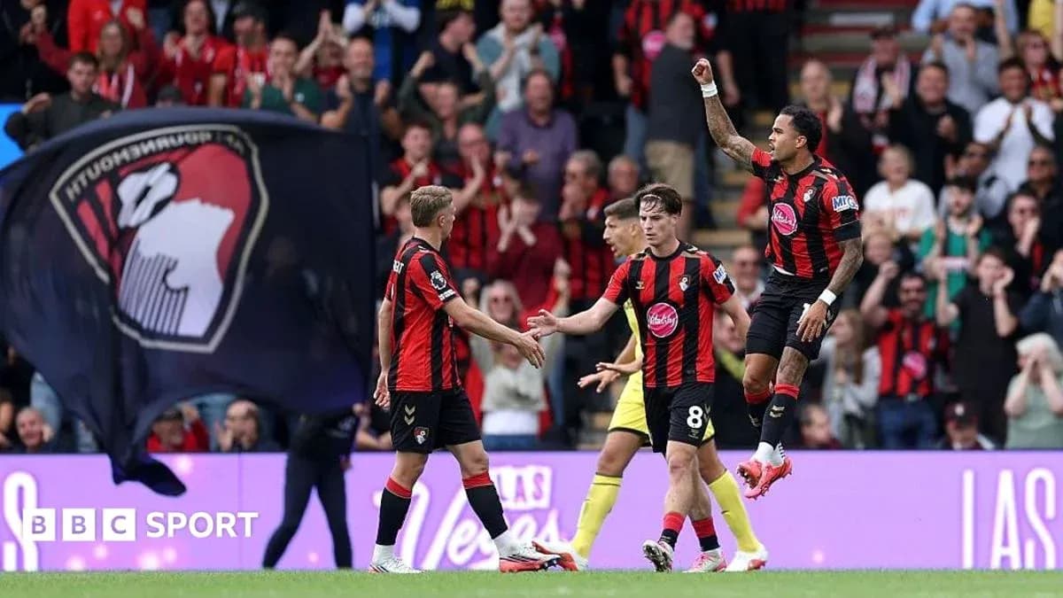 Jugadores de Bournemouth celebrando un gol en el estadio