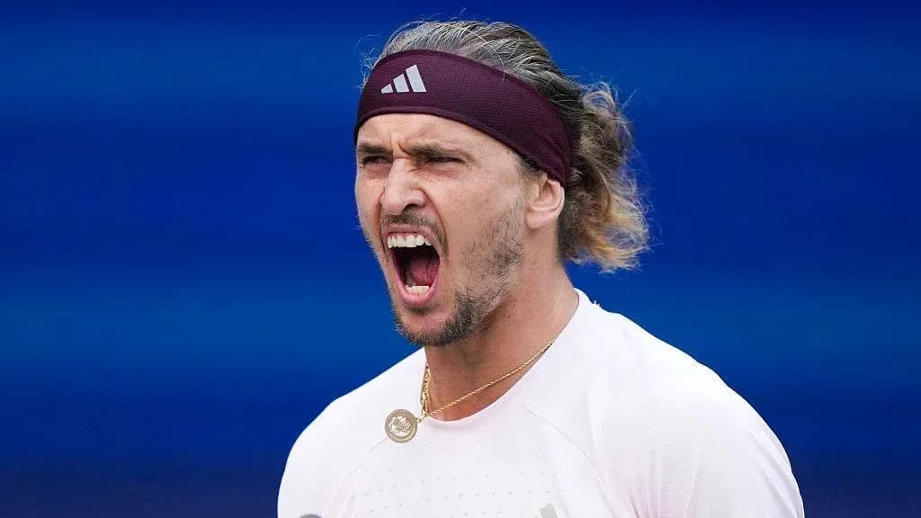 Jugador de tenis gritando durante un partido