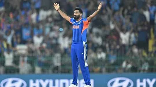 Jugador de cricket celebrando en el campo