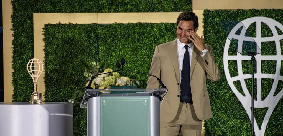 Roger Federer en el escenario durante un evento