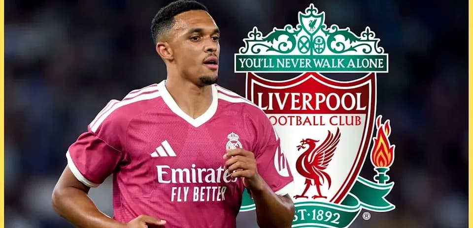 Jugador con camiseta de Real Madrid y logo de Liverpool