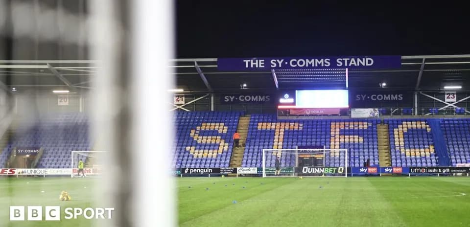 Estadio con la palabra 'STFC' en las gradas