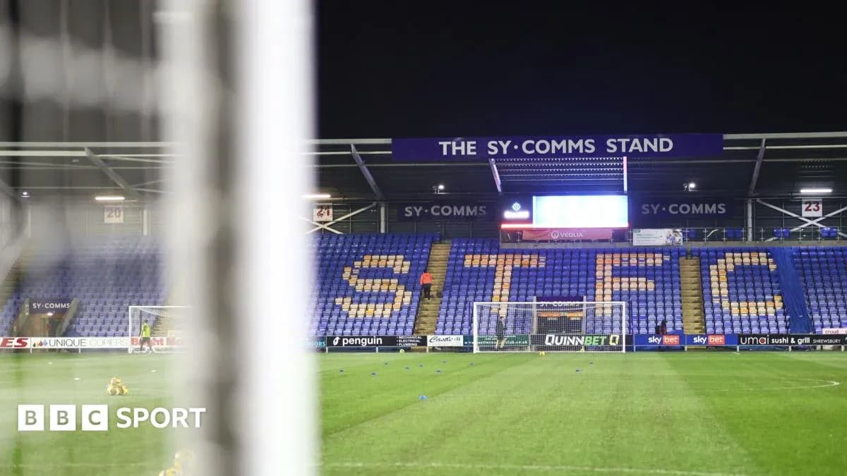 Estadio con la palabra 'STFC' en las gradas