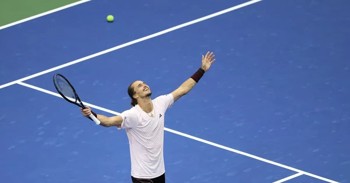Jugador celebrando en la cancha de tenis