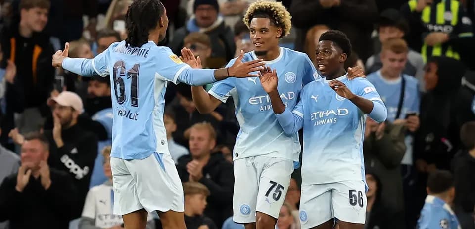 Jugadores de Manchester City celebrando un gol