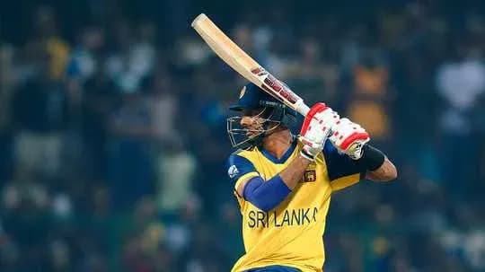 Jugador de Sri Lanka bateando en un partido