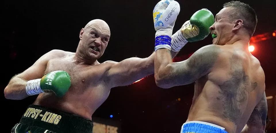 Tyson Fury landing a punch on Oleksandr Usyk