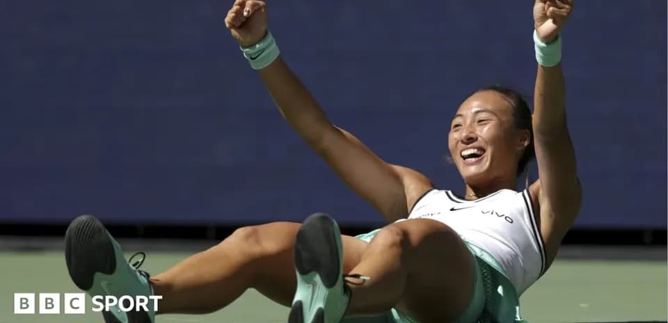 Jugadora de tenis celebrando en la cancha
