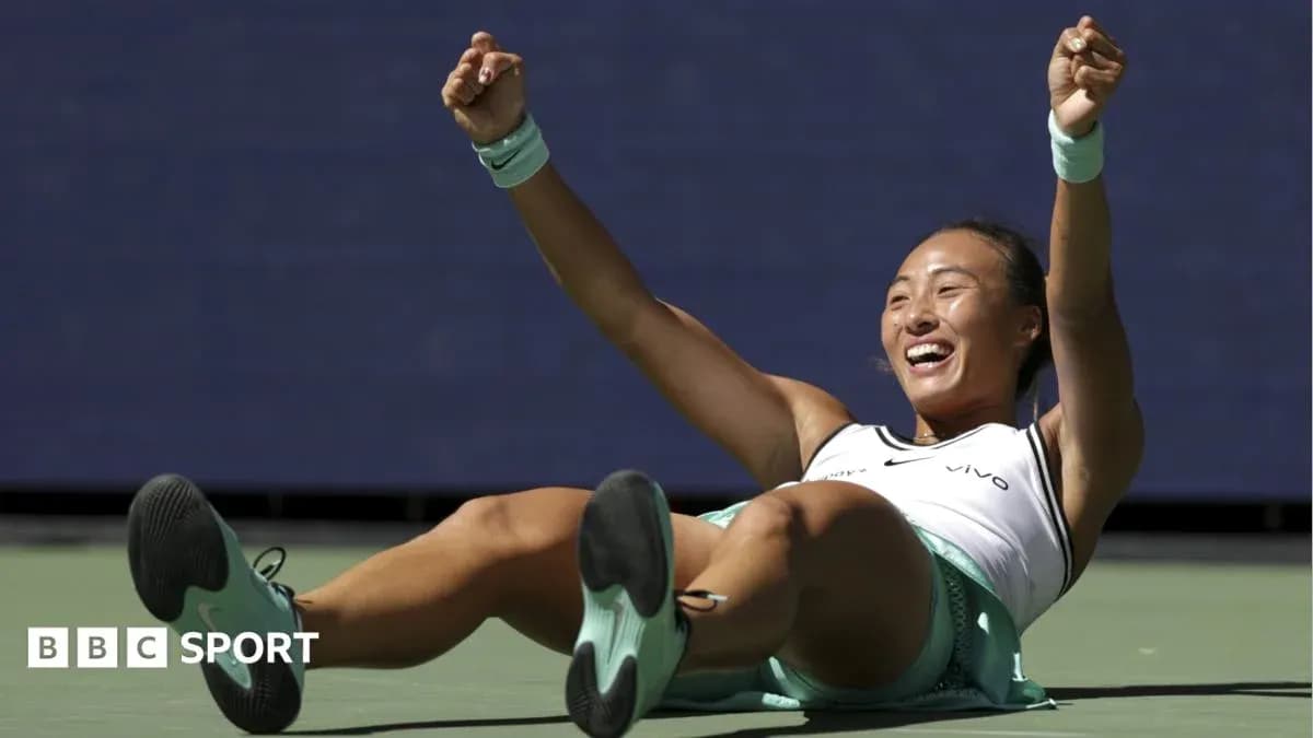Jugadora de tenis celebrando en la cancha