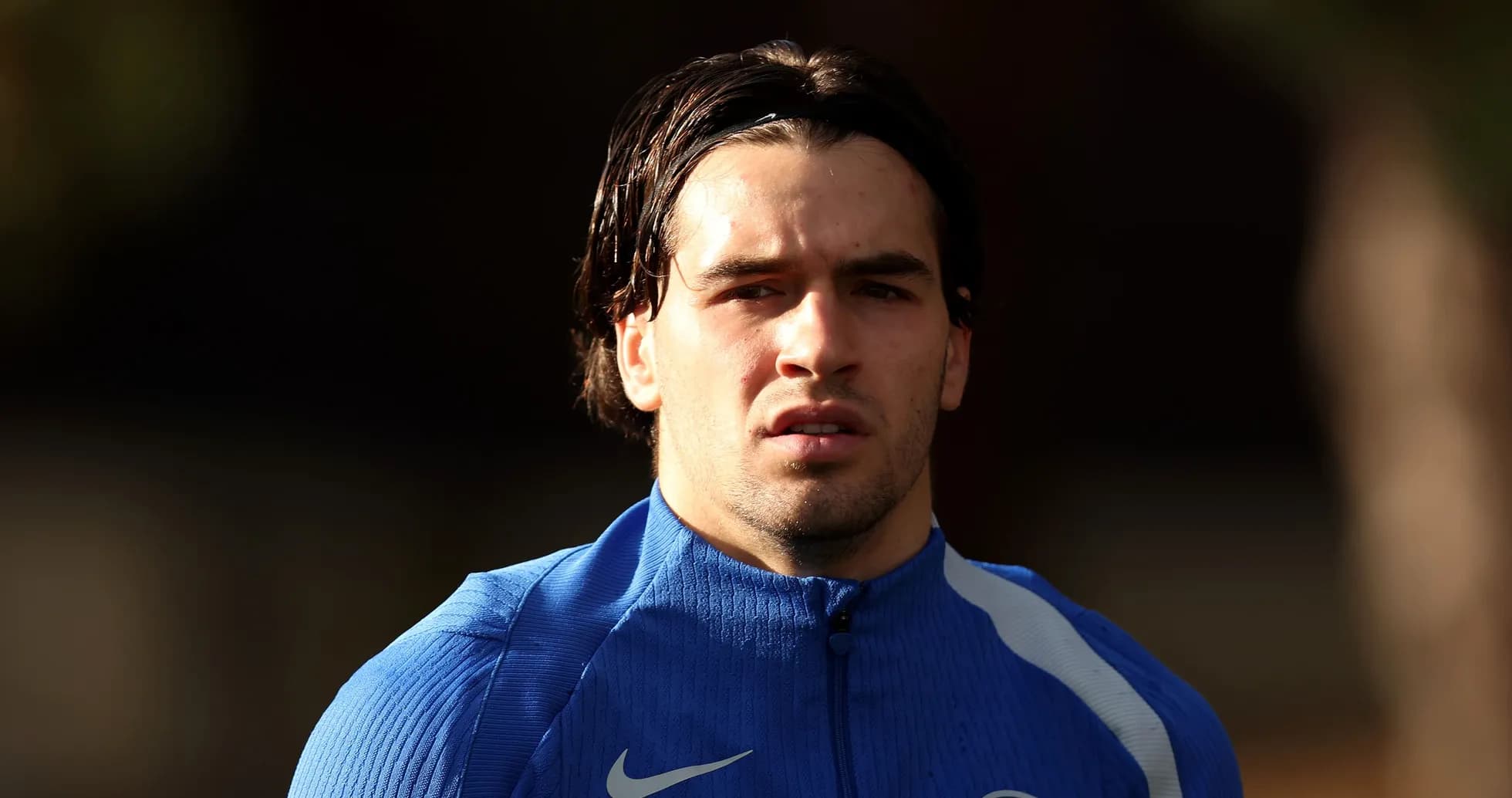 Jugador en entrenamiento con camiseta azul