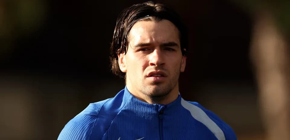 Jugador en entrenamiento con camiseta azul