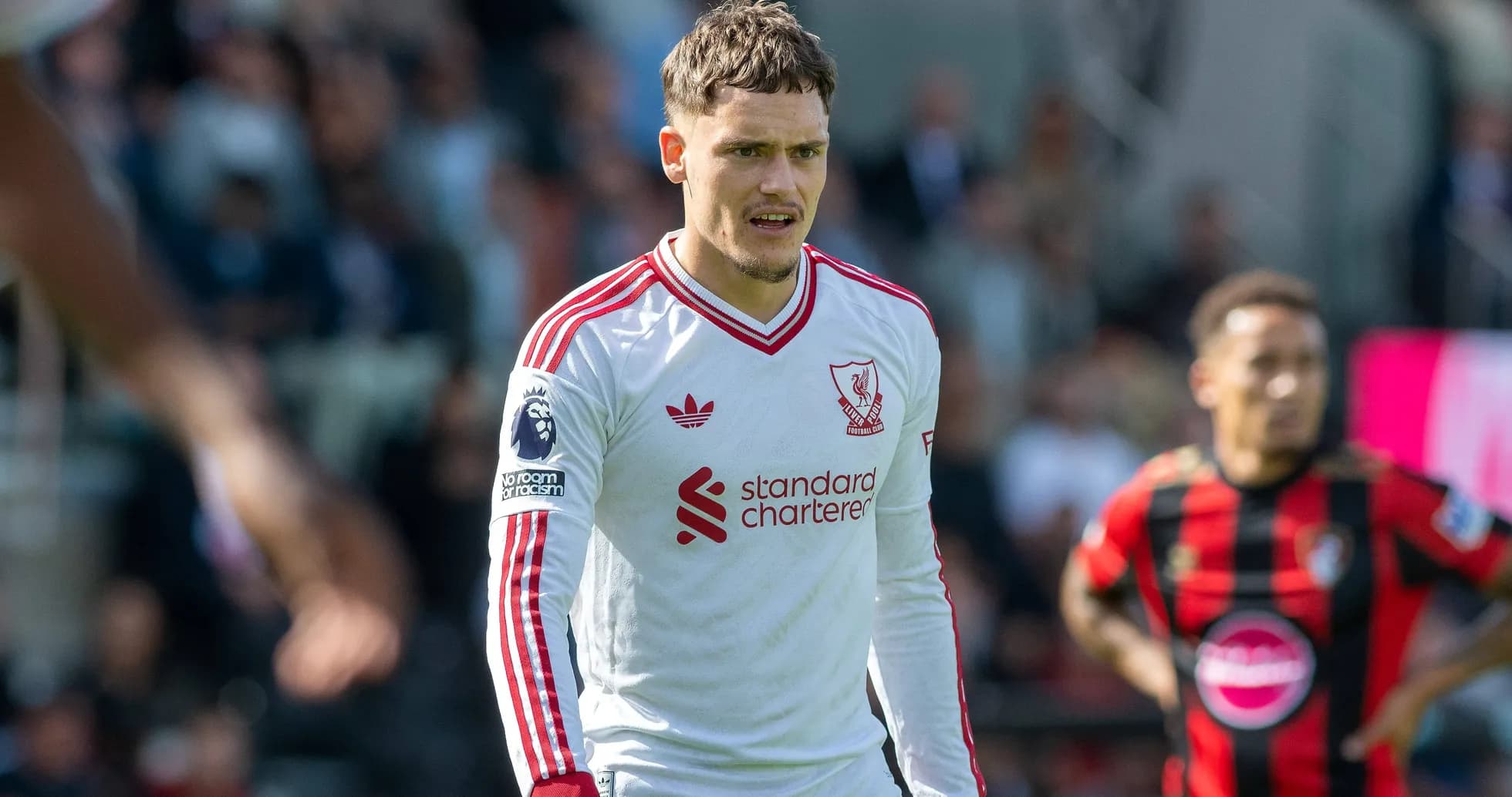 Jugador de Liverpool en acción durante el partido